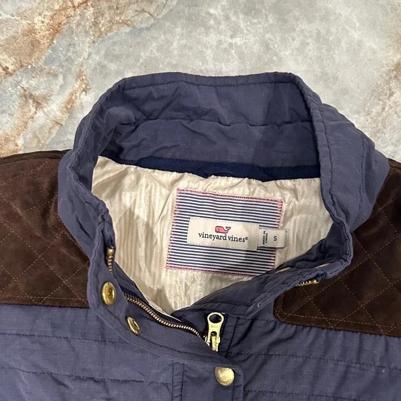 Vineyard Vines Dark Blue Quilted Vest with Dark Brown Details - Picture 4 of 9